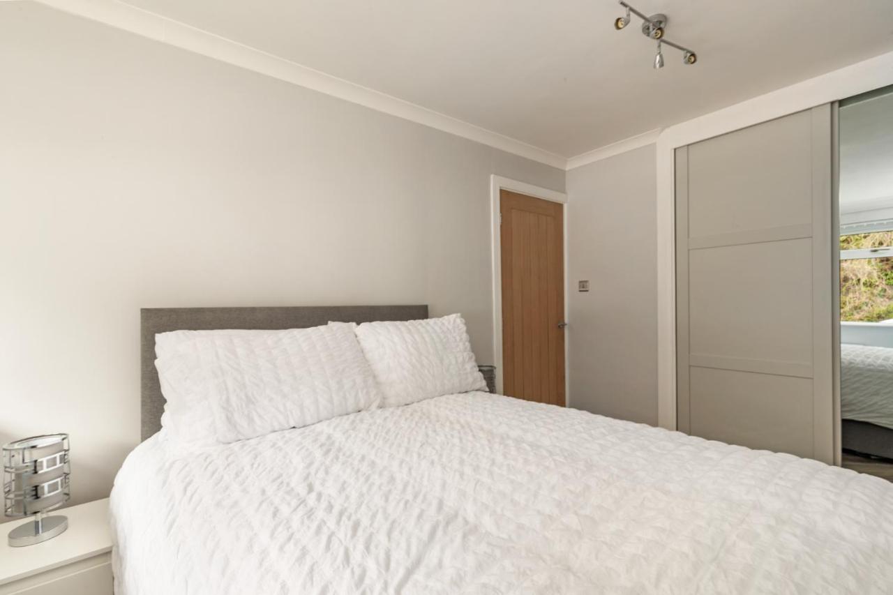 Pleasant View - Direct Beach Access, Sea Views And Parking ซอนเดอร์สฟุต ภายนอก รูปภาพ
